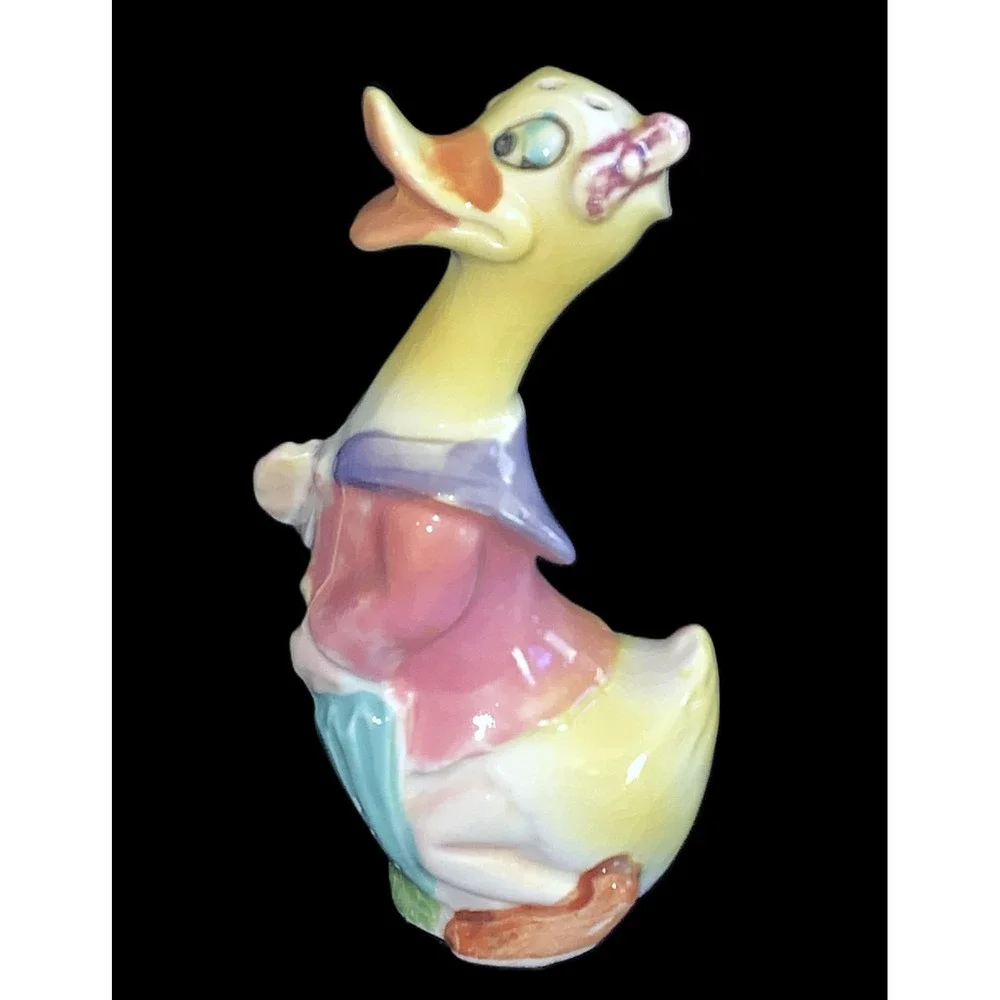 Vintage Daisy‎ Duck w Umbrella Large Hole Shaker Ceramic w Cork MCM Japan 5.25